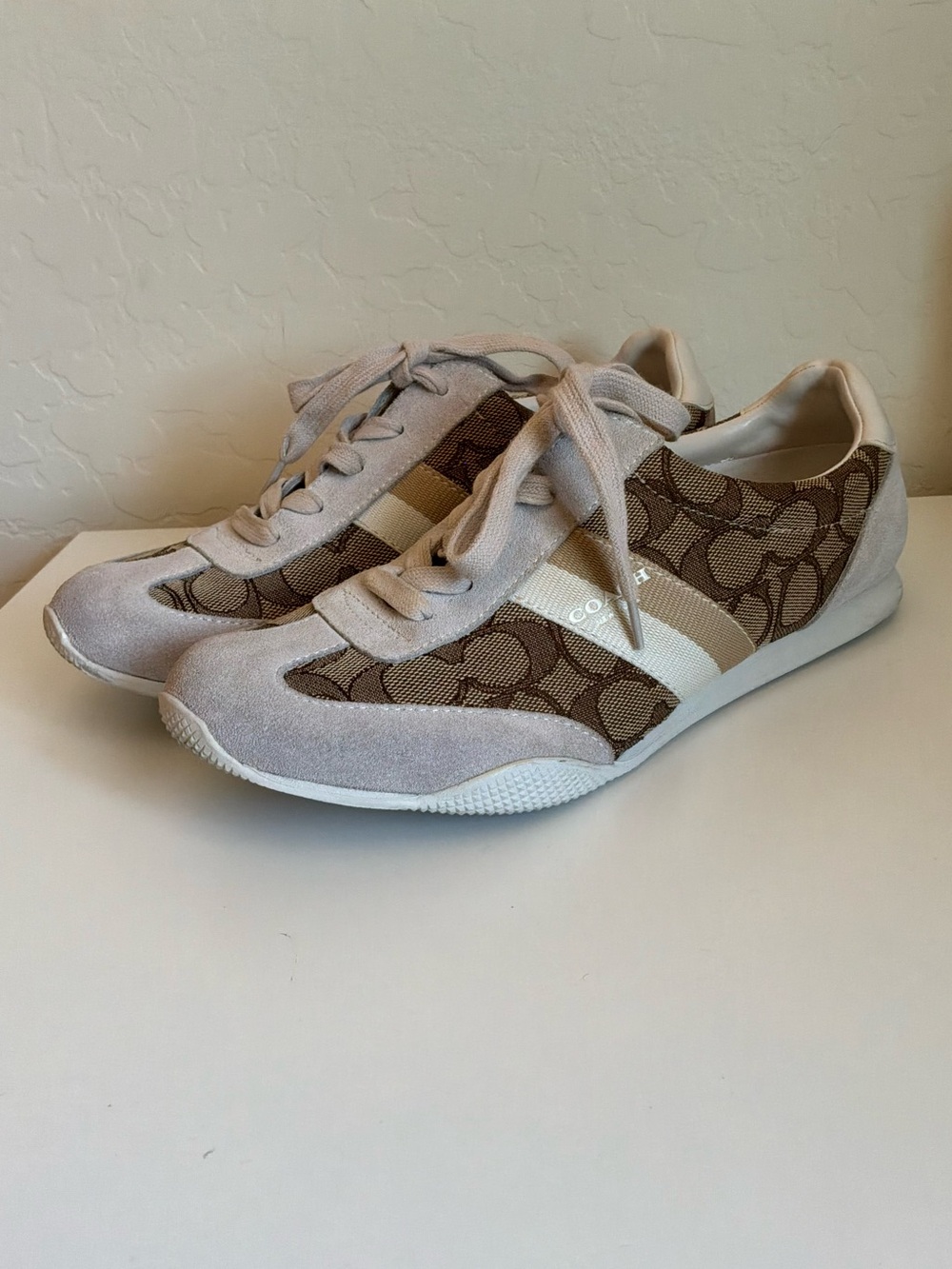 Coach Kelson Women’s Tan Signature Logo Sneakers - Beige/Tan sz.8